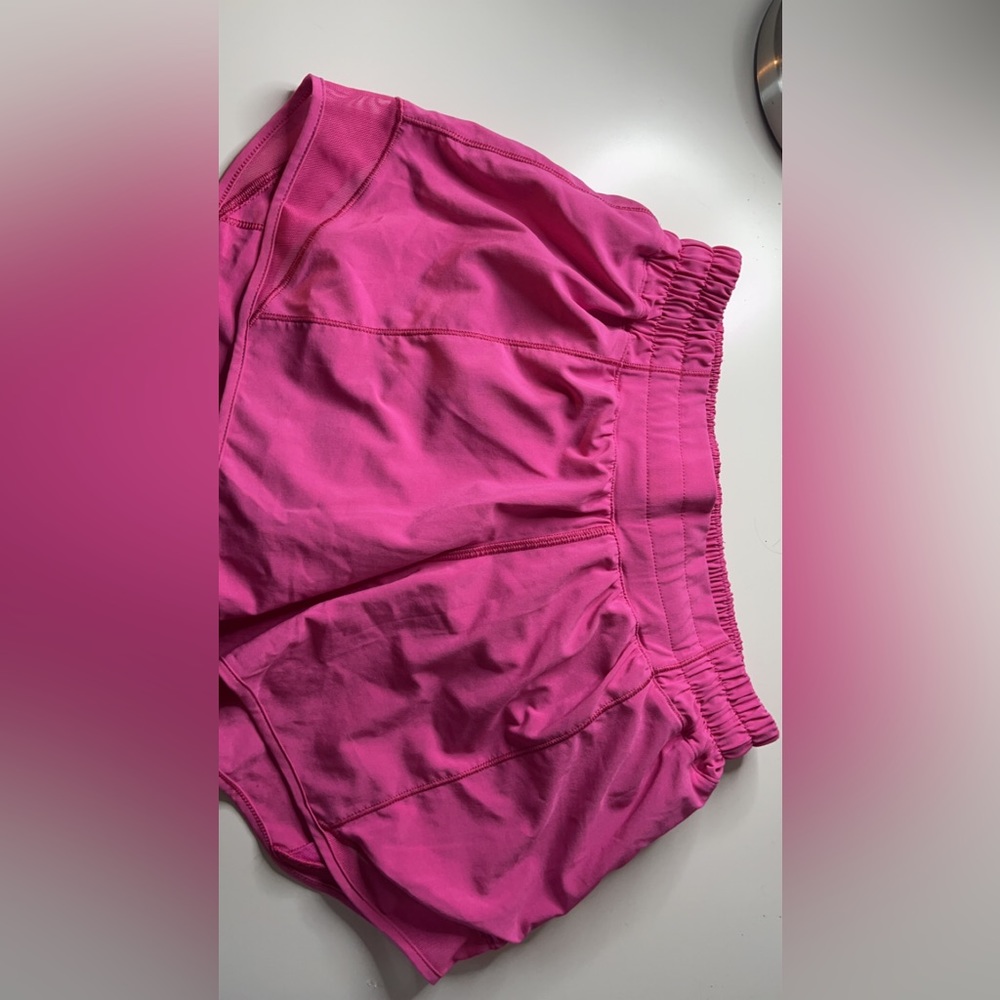 Lululemon hotty hot shorts 4’ size 4